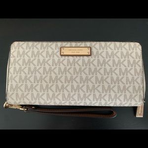 Michael Kors Continental Wallet